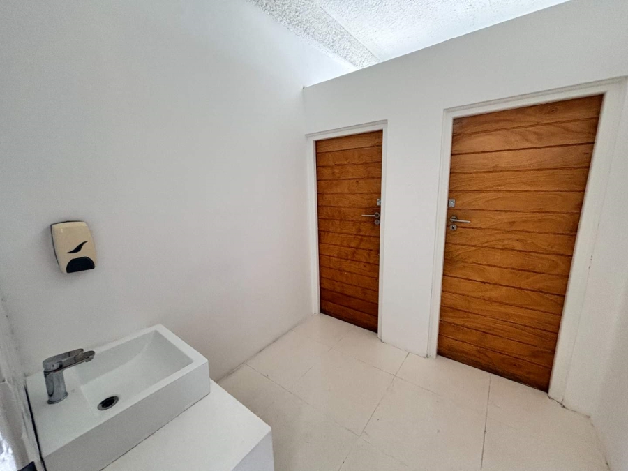 To Let commercial Property for Rent in Paarden Eiland Western Cape